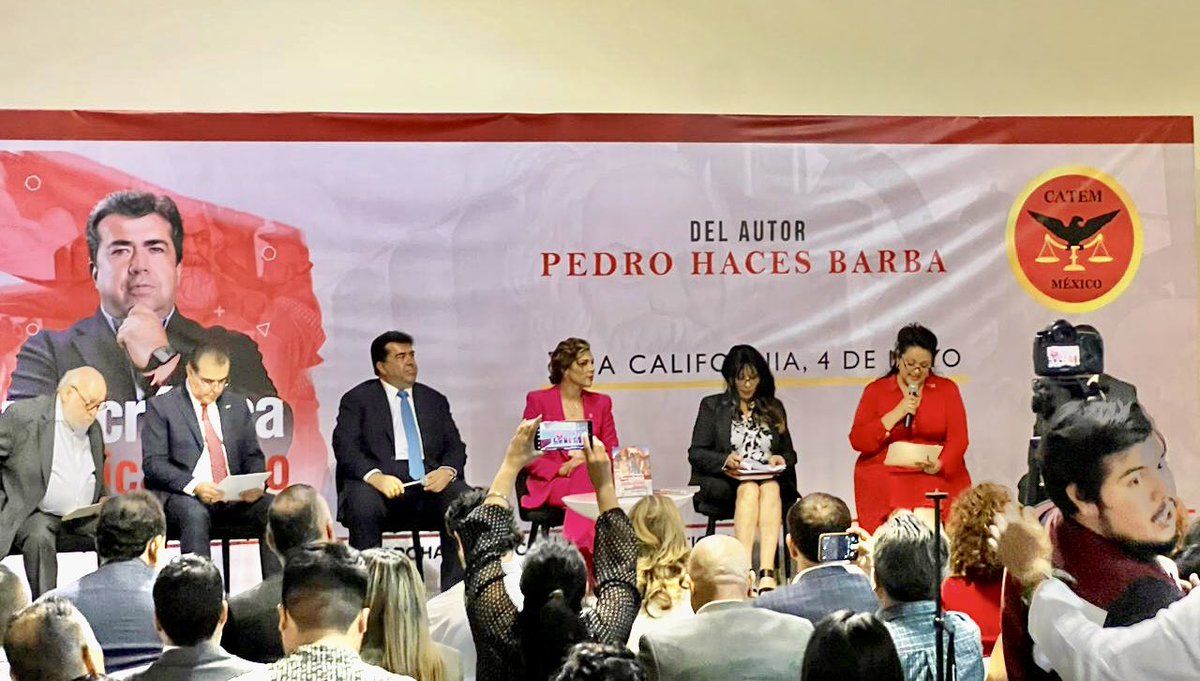 PedrohacesO's tweet photo. #Mexicali abrió puertas para presentar #BreveCrónicaSindicalismoMX, con la distinguida presencia de mi amiga, la Gobernadora @MarinadelPilar, y el Pdte del @cceoficialmx, mi estimado Francisco Cervantes.

Está cambiando la conversación sobre el sindicalismo de nuestro país; ahora el tripartismo se reúne para analizar las raíces de la lucha obrera mexicana. ¡Gracias a todos por su enorme apoyo!