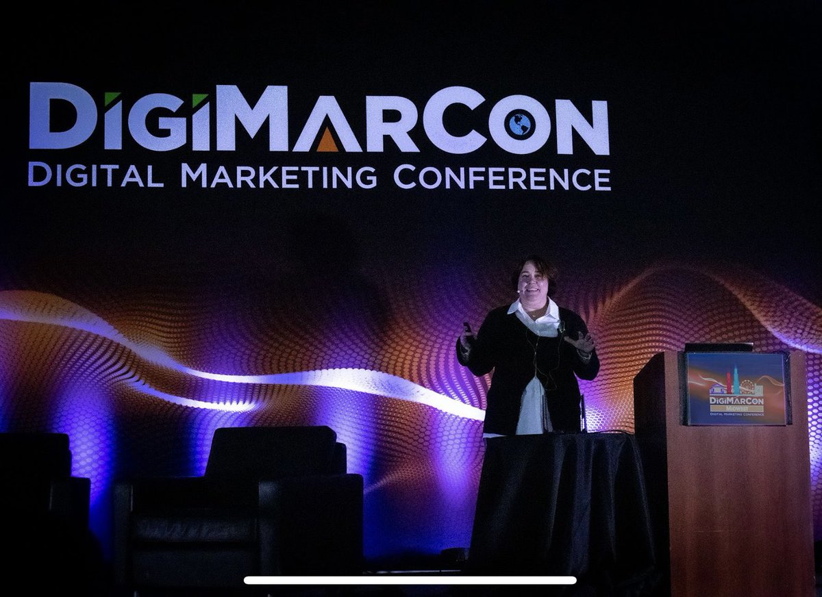 Our CEO @SJW75 rocked the stage at #digimarconmidwest, sharing her AI expertise with fellow marketing professionals! 💪🎤 #DigitalMarketing #AI #marketers
