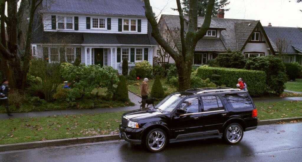 heyyitsjanea's tweet photo. okay i’ve had a question for @icecube for like 15 years

but why did they move into this his small apartment when he could’ve moved into their house??? https://t.co/ULYhDZxI2w