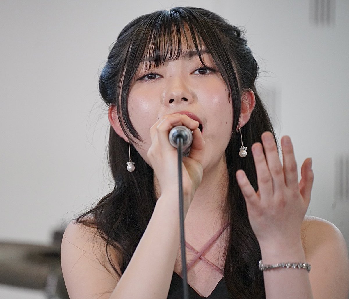 takayukisanya's tweet photo. ♬あの！あの美しいコントラルトを響かせてくれる､佐久間彩加ちゃんです｡
【俺的に､ｿﾌﾟﾗﾉ的よりｱﾙﾄ的な方が好きなので良いのです】
        伊勢佐木町ｸﾛｽｽﾄﾘｰﾄより
#佐久間彩加 #素敵シンガー #感涙を呼ぶシンガー #感動のステージ #utauma https://t.co/1jhbl79Ohn