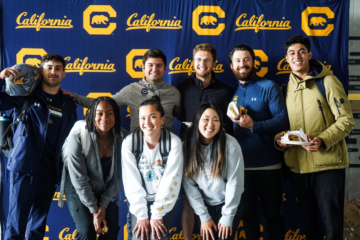 CalAthletics's tweet photo. 𝗧𝗵𝗮𝗻𝗸 𝗬𝗼𝘂, 𝗦𝗔𝗔𝗖 🌟

The last SAAC meeting of the academic year was filled with a celebration for our senior SAAC reps and the passing of the torch for our new 2023-24 SAAC executive board!

#GoBears https://t.co/mvXw8dmK8Q