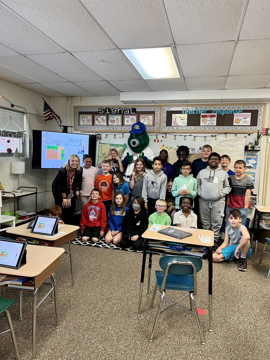 mallory_rengo's tweet photo. @OMAStormChasers My Ss enjoyed a special visit from Stormy this morning to help us finish off the StormChaser STEM Program! Thanks for stopping by, Stormy! ⚾️🧢💙 @BirchcrestTiger #bctigers #Tigers4STEM #TeamBPS #bpsne https://t.co/t5vAYShtvY