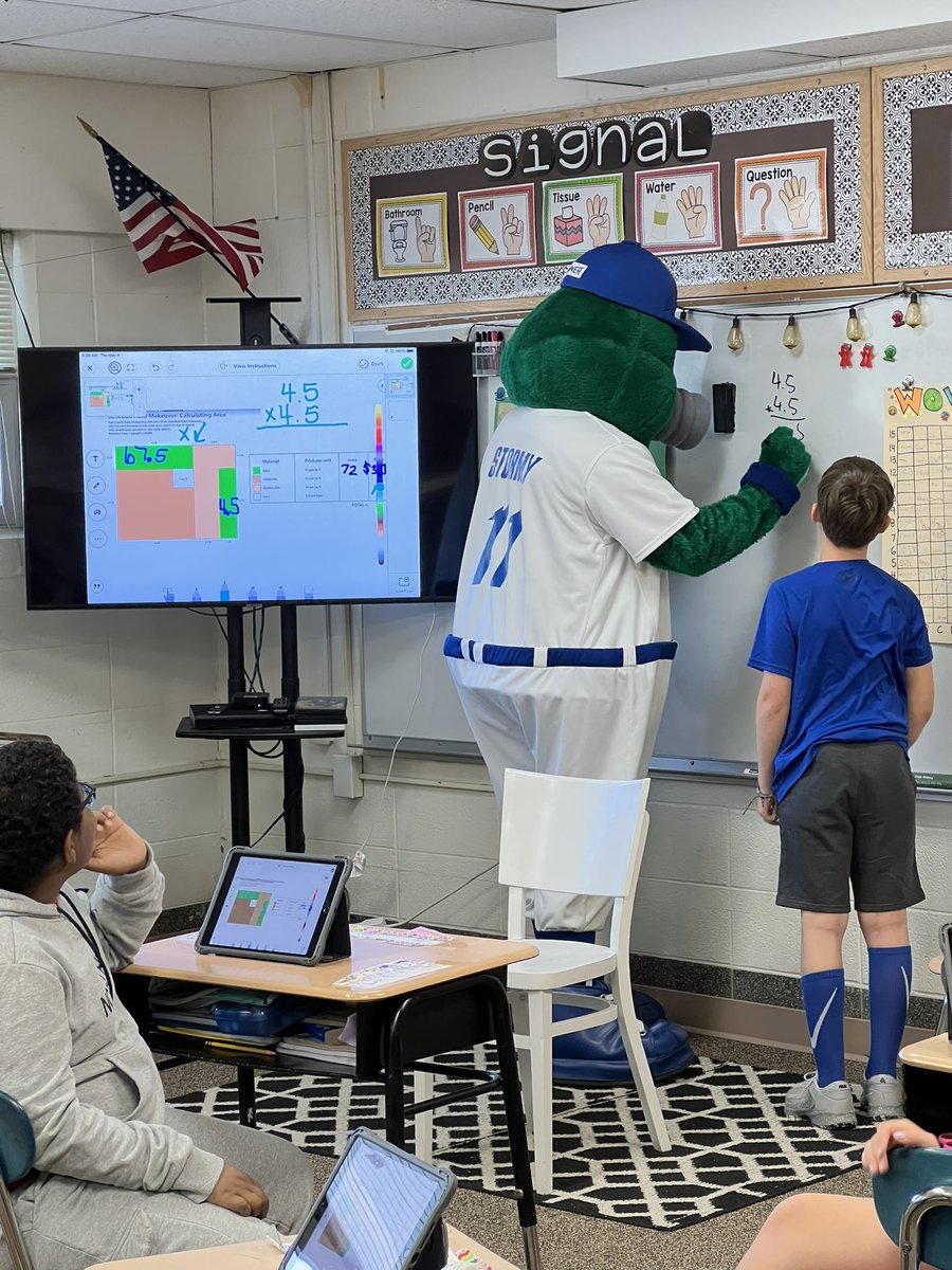 mallory_rengo's tweet photo. @OMAStormChasers My Ss enjoyed a special visit from Stormy this morning to help us finish off the StormChaser STEM Program! Thanks for stopping by, Stormy! ⚾️🧢💙 @BirchcrestTiger #bctigers #Tigers4STEM #TeamBPS #bpsne https://t.co/t5vAYShtvY