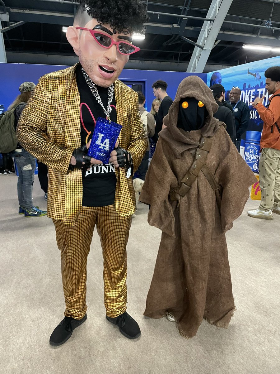 LittleJen007's tweet image. Me and #BadBunny @sanbenito on May the 4th at @HallofFlowers_ 💫

#MayThe4thBeWithYou