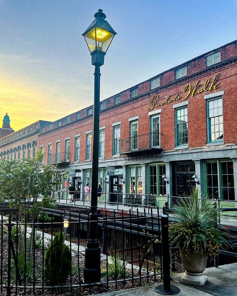 Walking on Factors Walk is like stepping back in time. ✨ #VisitSavannah [📸 @therealkrislevy] . . . #savannah #savannahga #savannahgeorgia #historicsavannah #downtownsavannah #exploregeorgia instagr.am/p/Cr1piMINvUP/