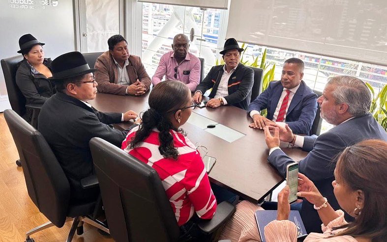 mauricio_salem_'s tweet photo. 📍#Quito | Delegados de la #Conagopare a nivel nacional, fueron recibidos por BanEcuador con el objetivo de abrir canales de diálogo para obtener líneas de crédito, en beneficio del sector campesino 👩🏾‍🌾👨🏾‍🌾

#GobiernoDelEcuador https://t.co/IsttozBzwy