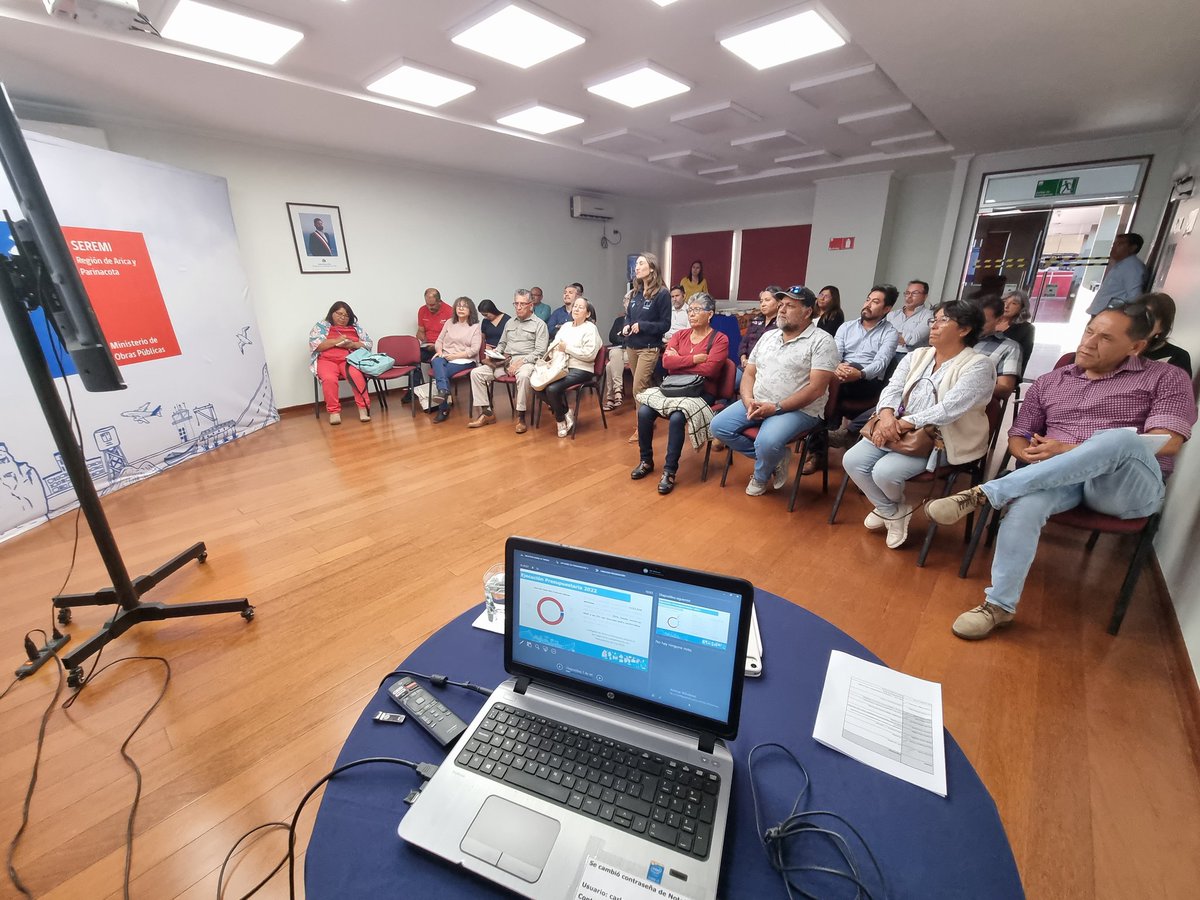 moparica's tweet photo. 🔵Hoy compartimos con nuestro Consejo de la Sociedad Civil #COSOC el pre informe de #CuentaPública donde detallamos  las 👉iniciativas que desarrolló el @mop_chile  durante el 2022, para aportar al desarrollo y crecimiento económico regional.  #Seguimosavanzando #buenvecino https://t.co/GiNPEHbMn1
