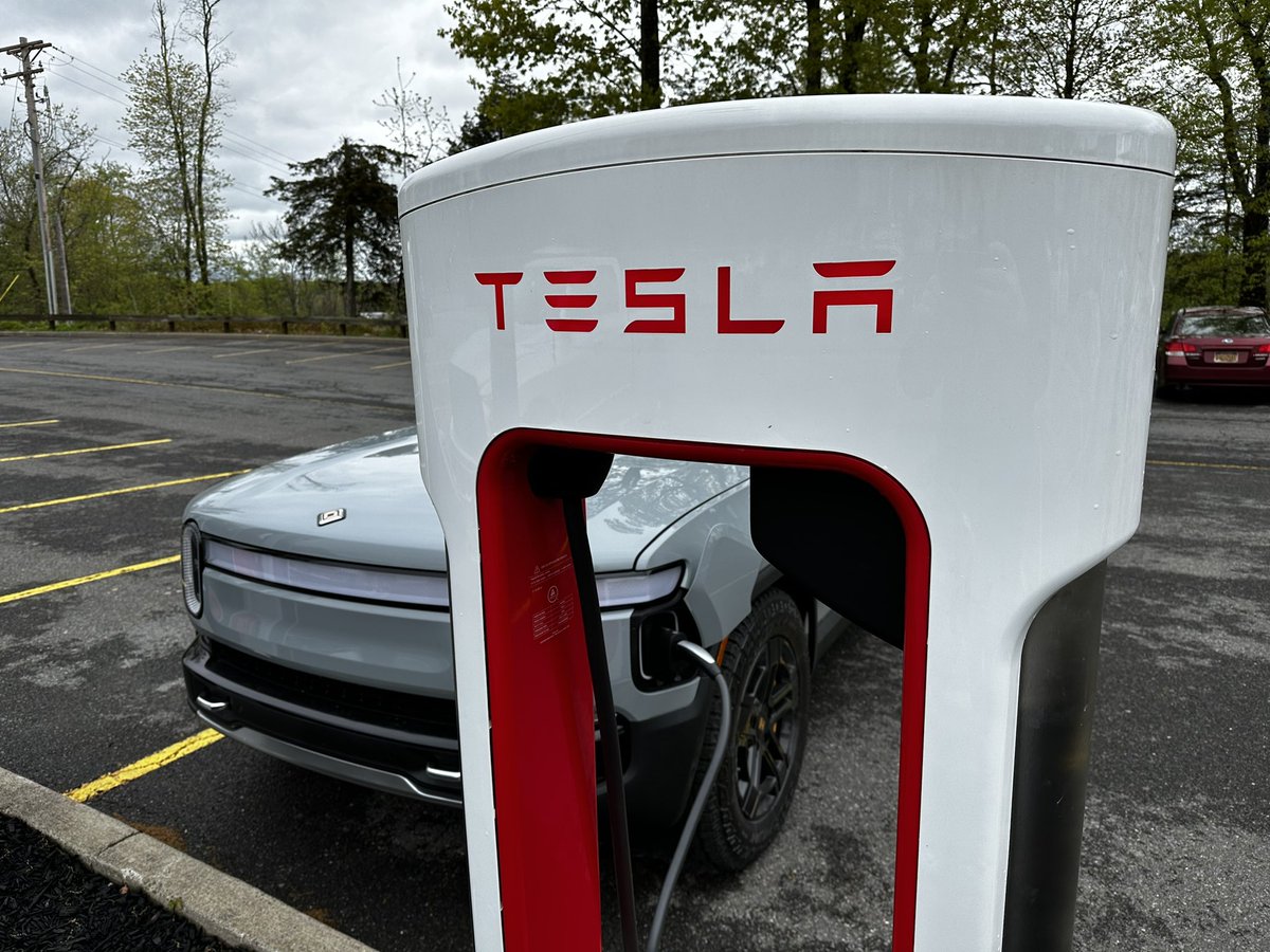 Jordan Golson on Twitter ".RateYourCharge Tesla Supercharger in Red