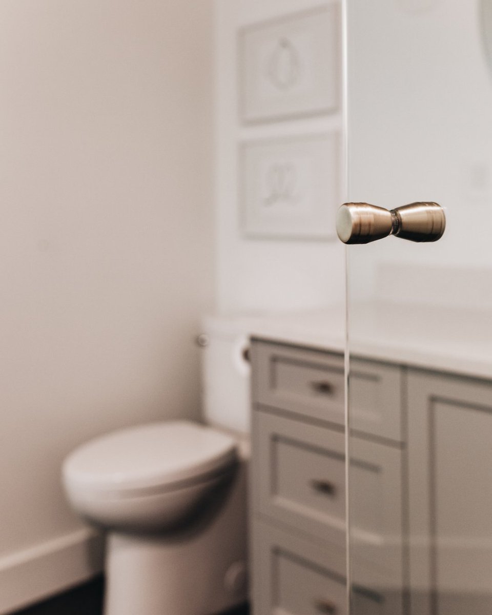 KitchenArtBC's tweet photo. Transforming a bathroom into a luxurious retreat is all in the details. That's why we love this custom cabinetry project we did a while ago in natural wood color! The warm tones of the wood perfectly complement the sleek, modern design and create a cozy atmosphere that's perfect https://t.co/zmURcP95xB