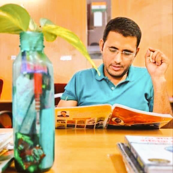 Dadarwal7's tweet photo. अध्यापक से वरिष्ठ अध्यापक और व.अध्यापक से #प्राध्यापक_RES) बनने बनने पर जो आपने मुझे दिल से शुभकामनाएँ प्रेषित की है उसके लिए में आपका #तहदिल_आभारी हूँ !🙏

मेरी #सफलता का एकमात्र सूत्र मेरा पढ़ायीं के प्रति त्याग और समर्पण और मेरे आलोचकों की आलोचना और शुभचिंतको का विश्वास है ! https://t.co/OW7fopMypd