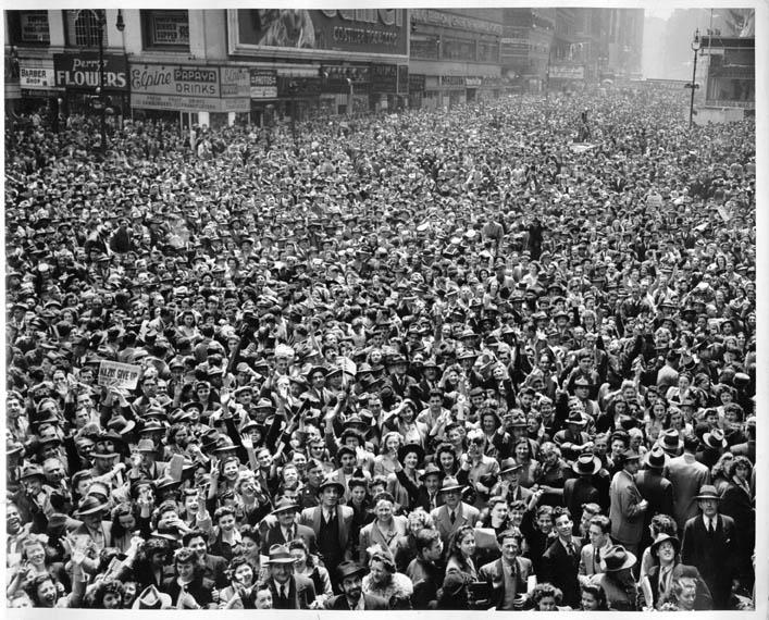 polandww2's tweet photo. #OnThisDay in 1945 #WorldWarII in Europe ends, forever after being known as #VEDay. Hitler had committed suicide days earlier, so Admiral Dönitz officially surrendered Germany. Sadly, after 5 1/2 years alongside the Allies, #Poland🇵🇱 fell behind the communist Iron Curtain. https://t.co/wrITNAs6YL