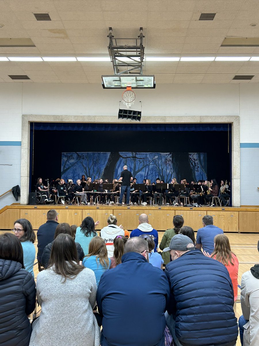 Panabaker_HWDSB's tweet image. What a great evening! We were so thrilled to see all of our families and community come together for a fantastic open house! Go Pumas!