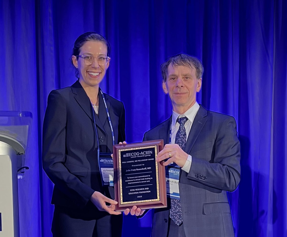 Dr. Julia Ransohoff of @StanfordMed @StanfordHealth is recognized as this year’s Paul Carbone, MD Fellowship Award recipient by @eaonc co-chair Dr. Mitchell Schnall #CancerResearch #ClinicalTrials #BreastCancer #bcsm