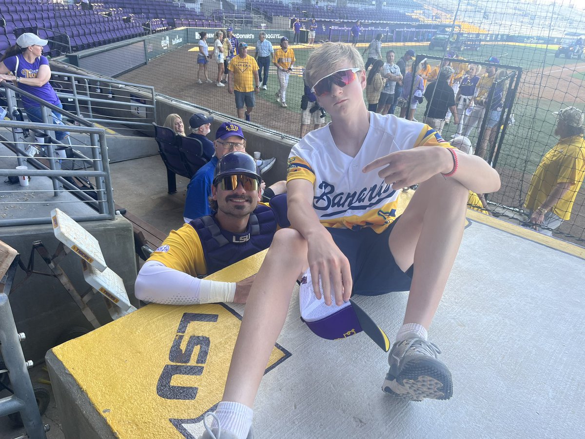 b_lee_carr's tweet photo. Nice exchange between a couple  @AirlineBaseball Vikes.  Thanks @haydenrt_ for taking the time to visit on Sunday. https://t.co/TeKmlFuQg2