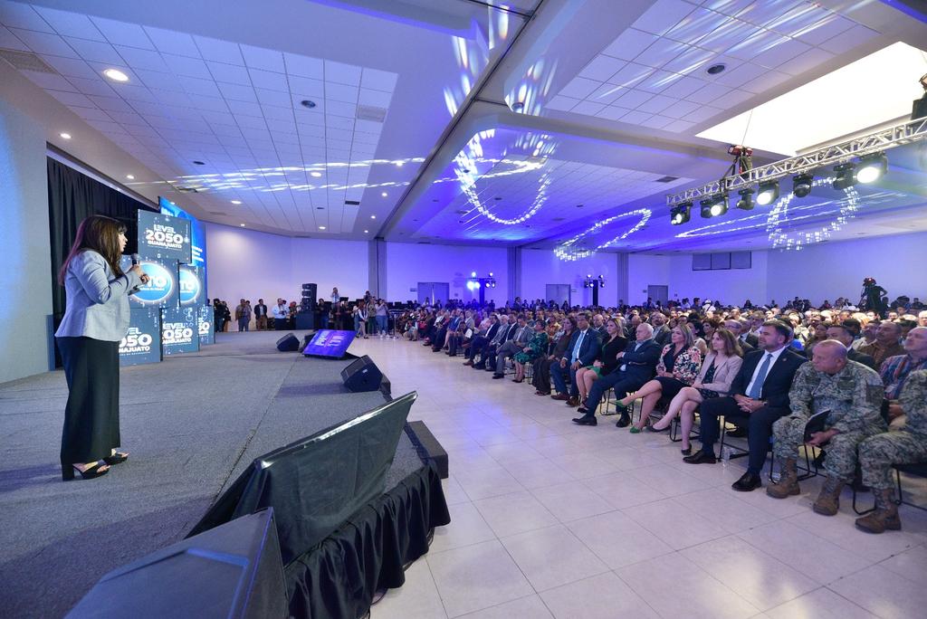 iplanegente's tweet photo. ¡#GTO lo construimos todas y todos!
El Plan Estatal de Desarrollo es el instrumento que marca el rumbo hacía el desarrollo integral de nuestro estado.
Con mucho entusiasmo arrancamos el proceso de actualización, espera noticias de cómo puedes participar.
#CreaFuturo #IplaneGTO https://t.co/k9Xm6mxtFA