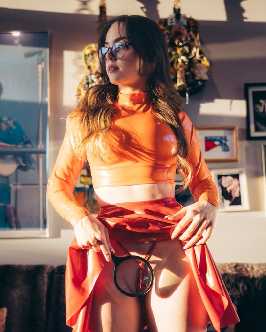 can i take the rest off in your DMs? 🥰 https://t.co/RNUXnMfxEf