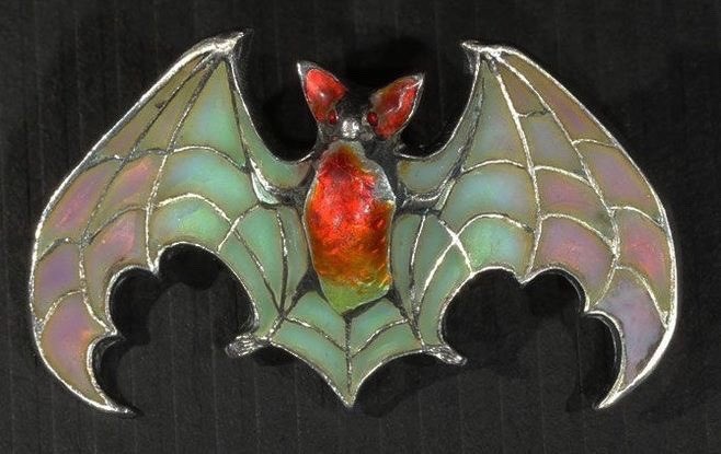 Early-1900s bat brooch 🦇