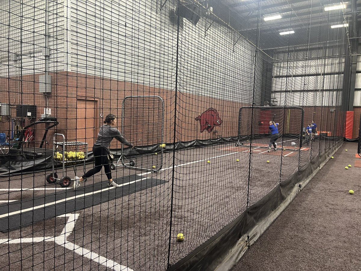 Great place to take some cuts on a rainy day! Thank you <a href="/RazorbackSB/">Arkansas Softball</a> for letting us in for some BP today! 

Ready to start conference play tomorrow😤 <a href="/GACAthletics/">#TheGAC</a> 

#GoMuleriders #LetsRide #team25