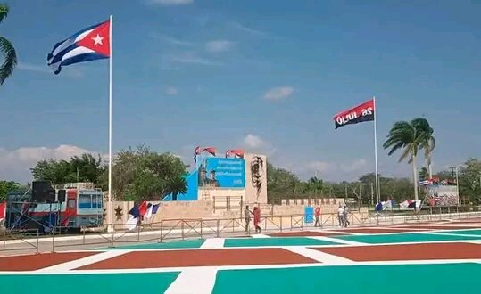 Nuestra plaza nos espera este 5 de Mayo para desfilar Unidos #VivaLaRevolucionCubana #ALaPatriaManosYCorazón.<a href="/SPTEM_CA/">Sulema Veliz Pina</a> <a href="/Ferrerctc/">Niurka Ferrer Castillo</a> @MarisetHernnde1