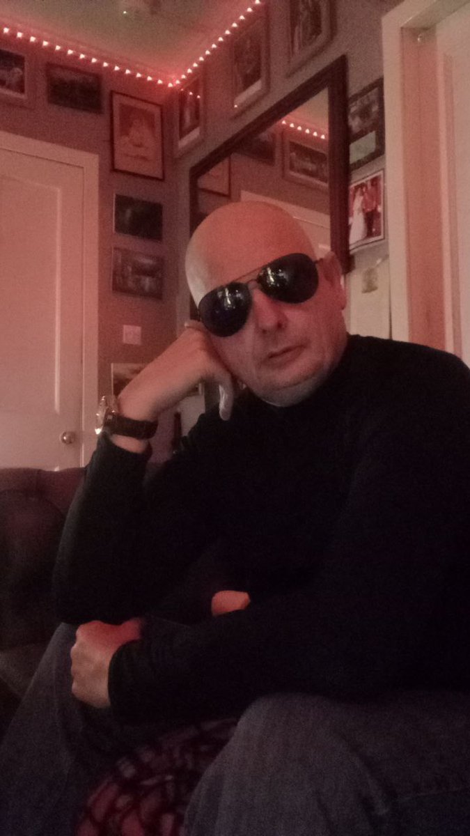 Good morning my little fluffy Twitter munchkins. It's Friday morning .