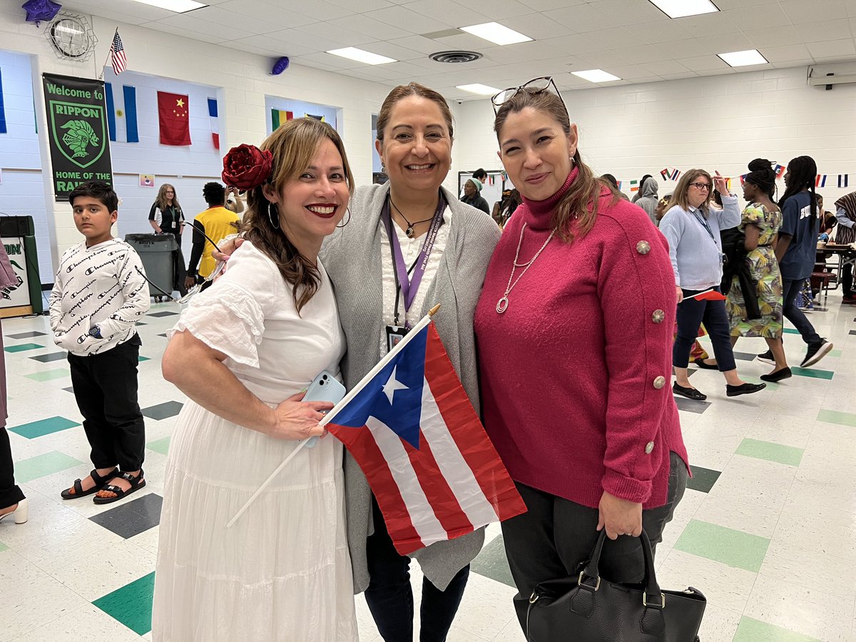 HelgaSanchez20's tweet photo. #InternationalNight @RipponMiddle with the most amazing #MultilingualFamilies. More than 30 countries represented, delicious food and a great sense of #Community! Thank you @KAD_VA for inviting us! #FamilyEngagement #MulticulturalCommunities #AllAreWelcome #BetterTogether https://t.co/7UlODzYUWb