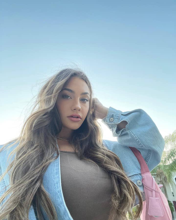 smithcelina101's tweet photo. Hey guys are you fun to chat with less get to know each other better 😍🥰💋🌹 https://t.co/O9r42G02Yf