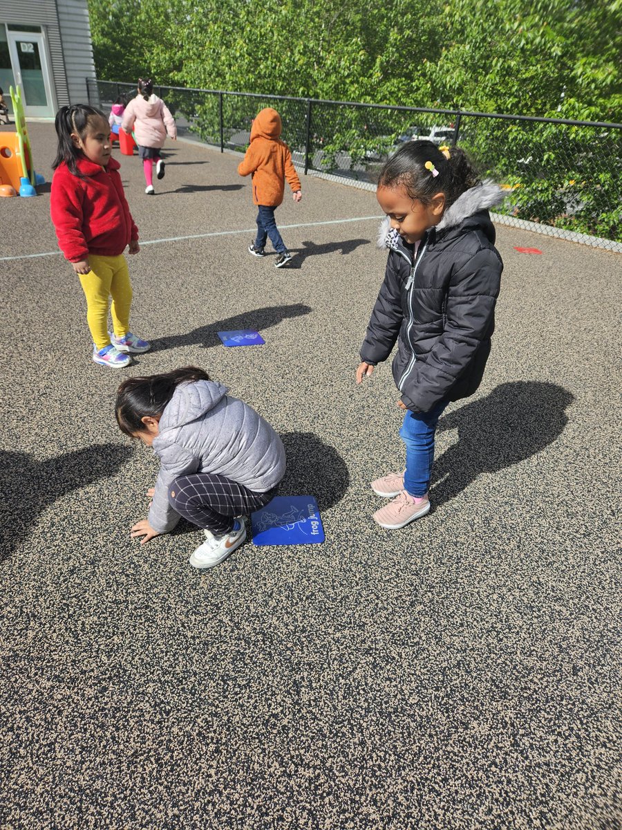 Making our way through an obstacle course is so much fun! <a href="/CESMiniCougars/">Cougar Elementary</a> #connect