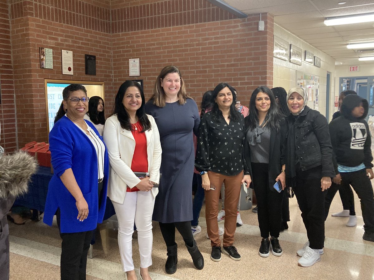 vidagardener's tweet photo. MP Sonia Sidhu sharing in our Education Week. Welcome to Fletcher’s Creek MP Sidhu ⁦@mlchadha⁩ ⁦@TrusteeMcDonald⁩ ⁦@DF5719⁩ ⁦@SoniaLiberal⁩ ⁦@FletchersSrPS⁩ ⁦@PeelSchools⁩ https://t.co/yerTr7eu2t