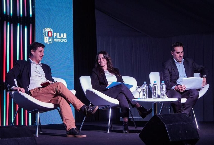 ferpeirano's tweet photo. Felicitaciones @federicoachaval por esta primera jornada de #HechoEnPilar

Invitado como expositor, señalé que la llave de la economía del futuro es la educación, la ciencia y la tecnología y trabajar para combinar la inversión con la innovación con las PyMEs como protagonistas. https://t.co/RxVj7yOfHF