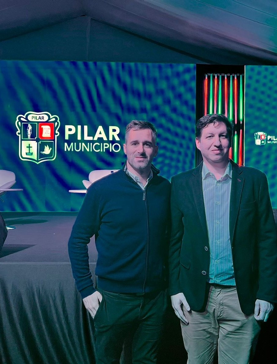 Felicitaciones <a href="/federicoachaval/">Federico Achával</a> por esta primera jornada de #HechoEnPilar

Invitado como expositor, señalé que la llave de la economía del futuro es la educación, la ciencia y la tecnología y trabajar para combinar la inversión con la innovación con las PyMEs como protagonistas.