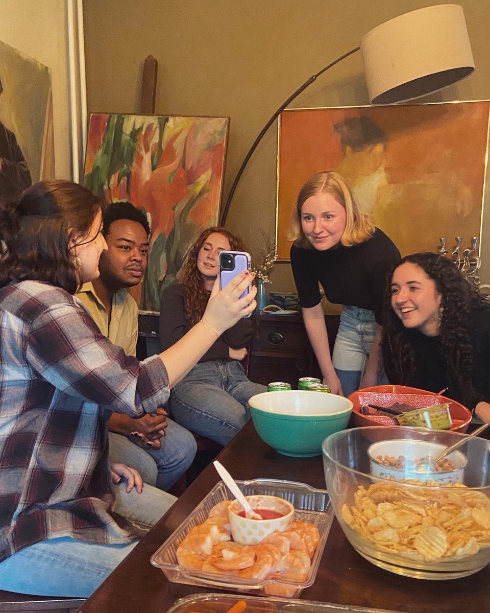 ShipEnglish's tweet photo. We had so much to celebrate last night at the end of the semester Ship English party!! Congrats grads! 🎓🎊🍾 https://t.co/H5gLH5Ri2y