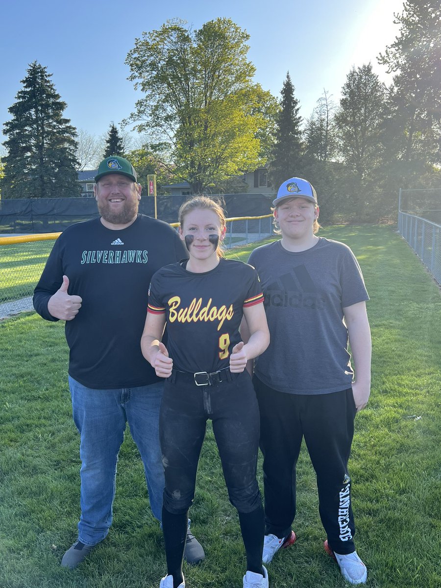 CoachErik_'s tweet image. World Tour Takes Us To #10 Got To See @GraceSartain6 Absolutely Ripping It 🥎🥎 What A Beast 💪🏻💪🏻 Watch Out This Summer @SilverHawkSball @WintlendBrooke @CWintlend