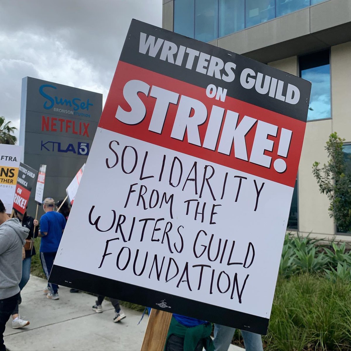 WritersGuildF's tweet photo. We told you we’d see you out there. If you see us on the picket lines, say hi! Also, a reminder that you do not have to be a WGA member to picket. Any and all support is appreciated. Get your steps in with us! 

#WGAStrong #WGAStrike https://t.co/EkummI0ka5