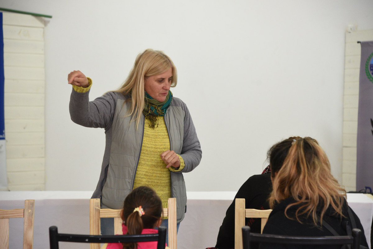 MinDesarrolloBA's tweet image. En #JoséCPaz y #Morón ➡️ desde los equipos técnicos del #ProgramaMásVida y la dirección de Nutrición y Calidad de los Alimentos, conversamos sobre #AlimentaciónSaludable para niñas y niños de 1 a 5 años junto a familias que forman parte del programa y las #Manzaneras.