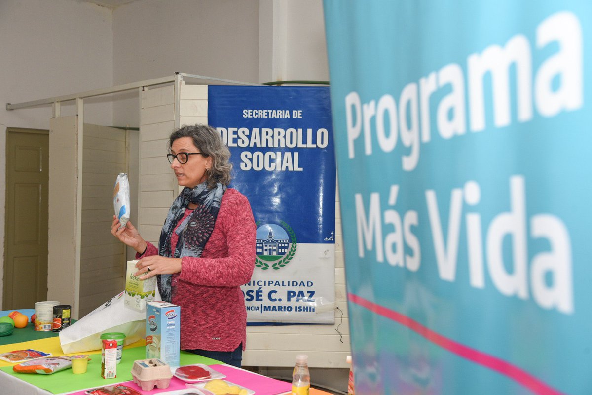 MinDesarrolloBA's tweet image. En #JoséCPaz y #Morón ➡️ desde los equipos técnicos del #ProgramaMásVida y la dirección de Nutrición y Calidad de los Alimentos, conversamos sobre #AlimentaciónSaludable para niñas y niños de 1 a 5 años junto a familias que forman parte del programa y las #Manzaneras.