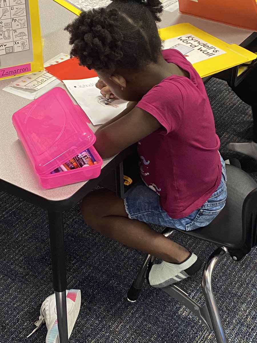 EvaPCFISD's tweet photo. K is for kick off your shoes! #ABCSummerCountdown #Kindergarten #MrsDaysClass #Primary @FelderTamera @CarrieAnneEd https://t.co/88OKvMu18k