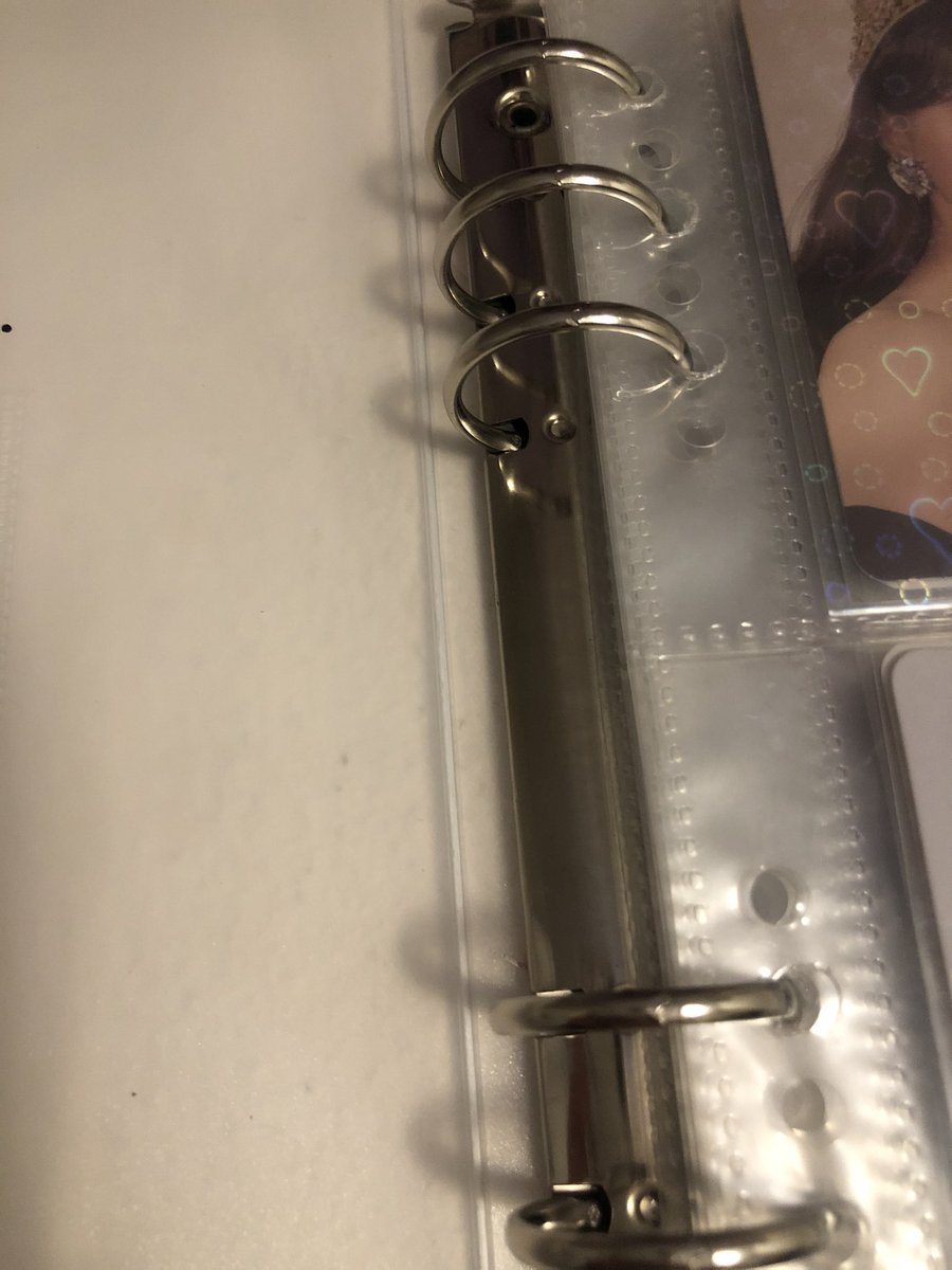 chaecollector_'s tweet photo. — Venda vendo 
• binder a5
::. com 6 folhas de 4 bolsos, 2 de 1 bolso e 4 de 2 bolsos

— totalizando 12 folhas 
• *por 65 + frete nacional* (não é caro) https://t.co/ILV47QcpIA