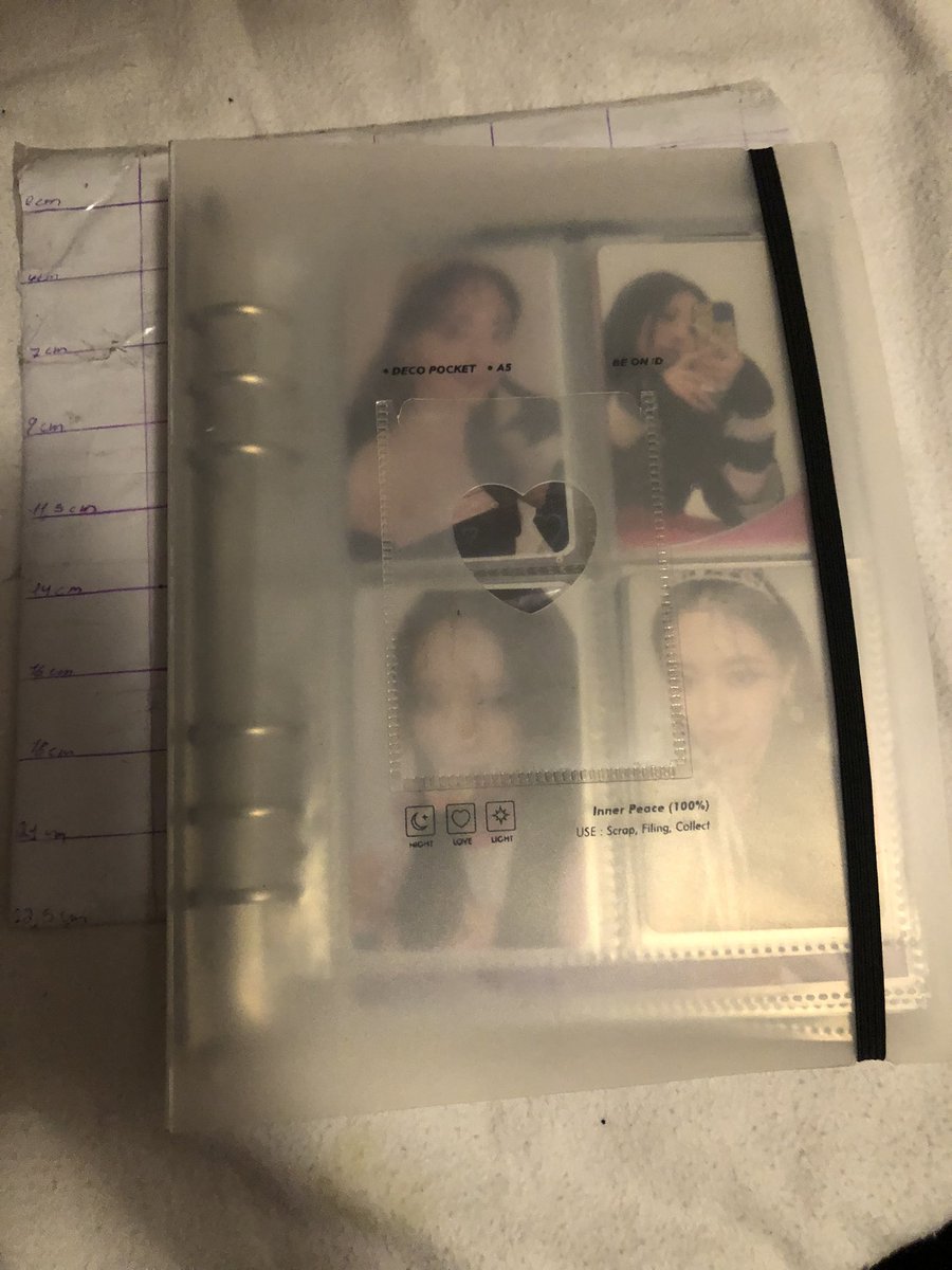 chaecollector_'s tweet photo. — Venda vendo 
• binder a5
::. com 6 folhas de 4 bolsos, 2 de 1 bolso e 4 de 2 bolsos

— totalizando 12 folhas 
• *por 65 + frete nacional* (não é caro) https://t.co/ILV47QcpIA