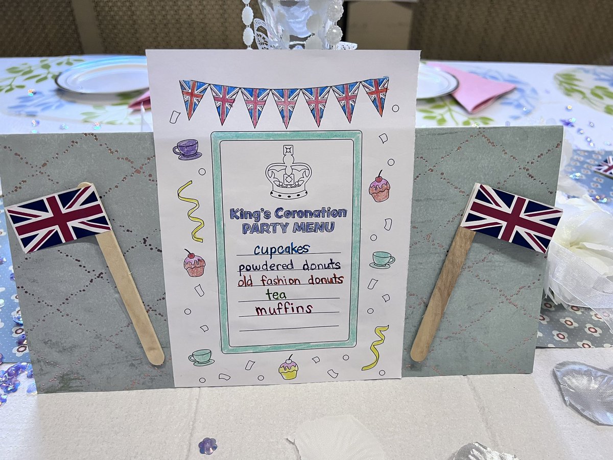 #Coronation fever has taken over <a href="/Roslyn_EMSB/">Roslyn School</a>! Tomorrow, Kindergarten and Grade 6 students will be having #AfternoonTea (but at 11 am) in honour of <a href="/RoyalFamily/">The Royal Family</a> <a href="/GGCanada/">Governor General of Canada</a> #KingCharlesIII! 🇬🇧👑 #GodSaveTheKing #Coronation2023 #CoronationBigLunch