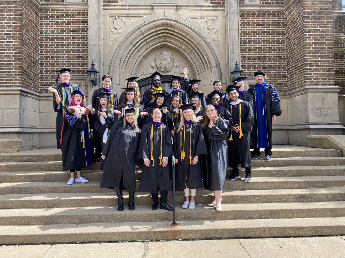 MercyhurstCJ's tweet photo. A few Senior pictures from today!! 🎓🤩

#classof2023 https://t.co/G893QW8zl3