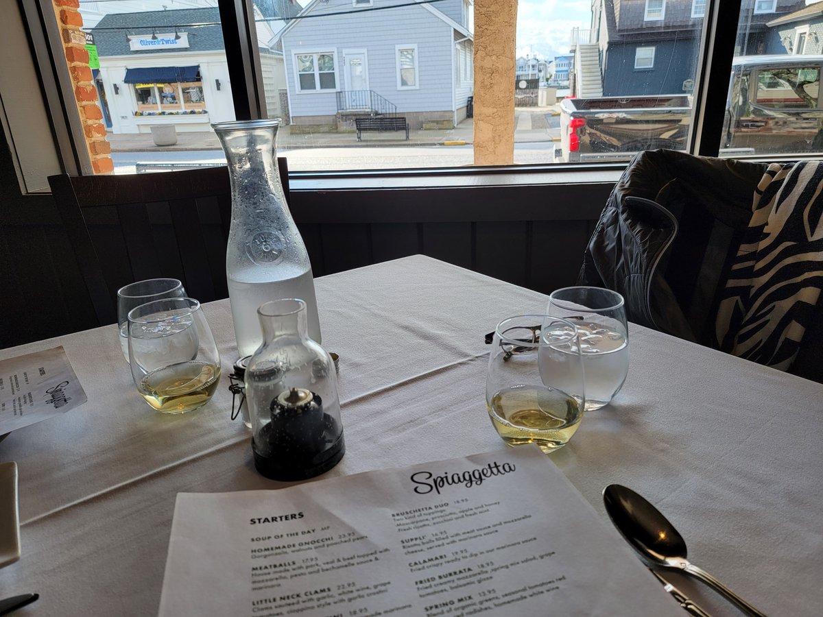AnnDelaneyBeach's tweet photo. A peaceful pre-season dinner at @spiaggettaSH 
The crowds will be here soon! https://t.co/JuYL4aT6oi