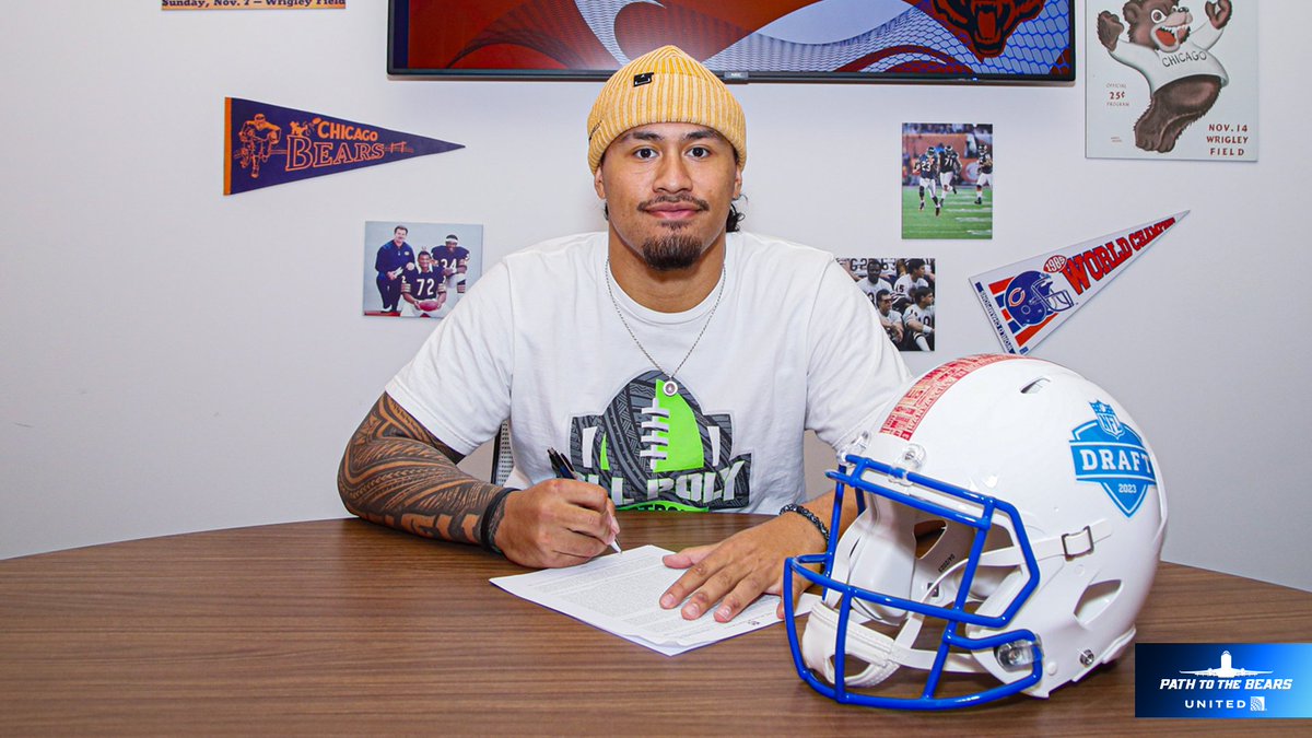 ChicagoBears's tweet image. Officially official ✍️