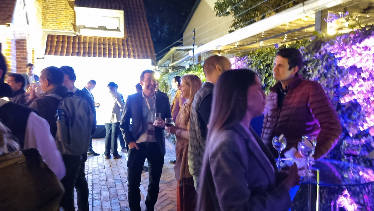 OpenFinanceM's tweet photo. Ya iniciamos nuestro #HappyHourandReception 🍸🍸

¡Nos vemos mañana en nuestro #OpenFinanceMarket! https://t.co/Iq7UPA5oJH