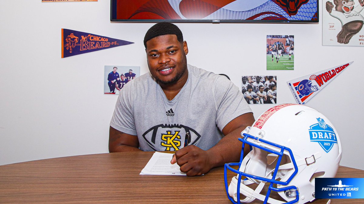 ChicagoBears's tweet image. Officially official ✍️