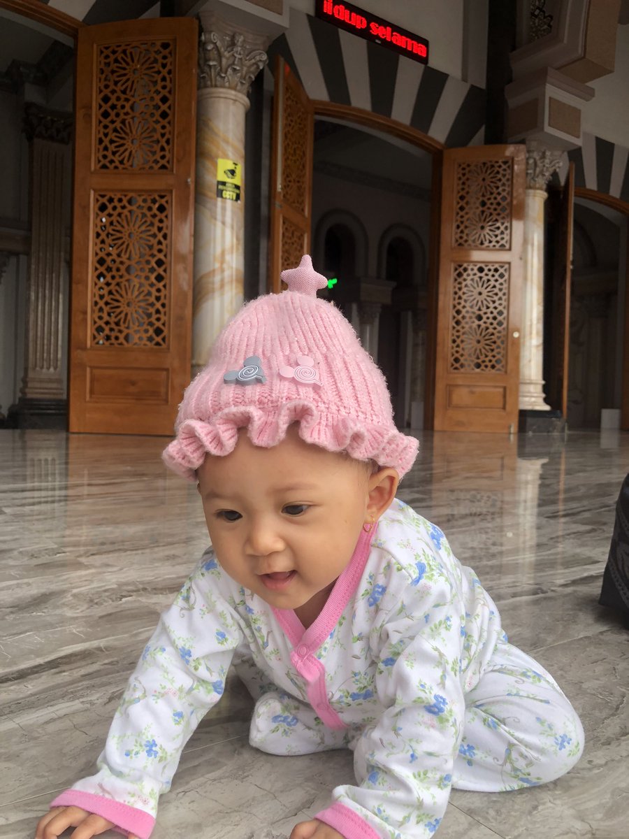 sakedur28's tweet photo. Qa, ingat ya. kelak nanti kau dewasa. Keadaan jangan membuatmu tergerus arus. Patuhlah pada setiap kebijaksanaan, bukan pada kekuasaan, Apalagi patuh pada penguasa penuh retorika yg jauh dari kebenaran. https://t.co/UnrclEcsJJ