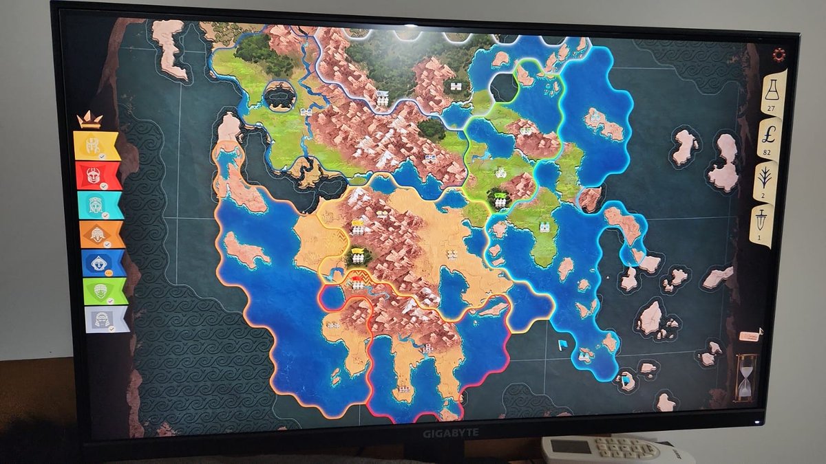 Feeling like a kid again playing Ozymandias. Simple but elegant and deep, short games, simultaneous turn multiplayer 🧑🏻‍🍳👌🏻