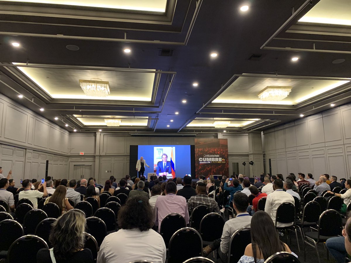 PolitologosD's tweet photo. #CumbreMedellín | La jornada en la sala Antioquia I la cierra @DavidRossZ con “la miopía en la mercadotecnia política”.
@CumbreCP @CumbreOnline #politólogosdigitales

Come ya todo lo que aprendiste en el 2 día de cumbre usando el hashtag #CumbreMedellín y hagamos comunidad‼️ https://t.co/oJQ5ncQeO3