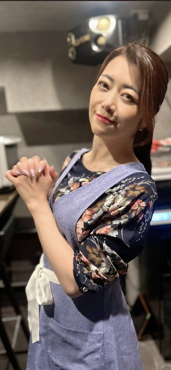 昨日はmaki makiクッキングパン教室イベントにご参加の皆様ありがとうございました🍞
チーズを巻き込み、ホワイトソースとデミグラスソースのフィリングを乗せた、とろけるグラタンブレッド、手捏ねで上手に出来ましたね♡
名古屋は5/28、大阪は6/10に開催♪

夜は食事会ありがとうございました♡ https://t.co/ISTFLjn5xV