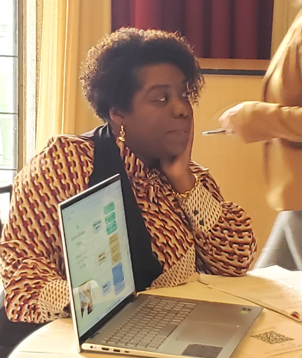 susaniverson1's tweet photo. Cher Mullings, #EdLeadership doc student, delivered an engaging roundtable dialogue about #Race and faculty pipeline at #EdResarch Forum. @Mville_College #HigherEd #SAchat #MvilleLeads https://t.co/1XV5hAlH5S