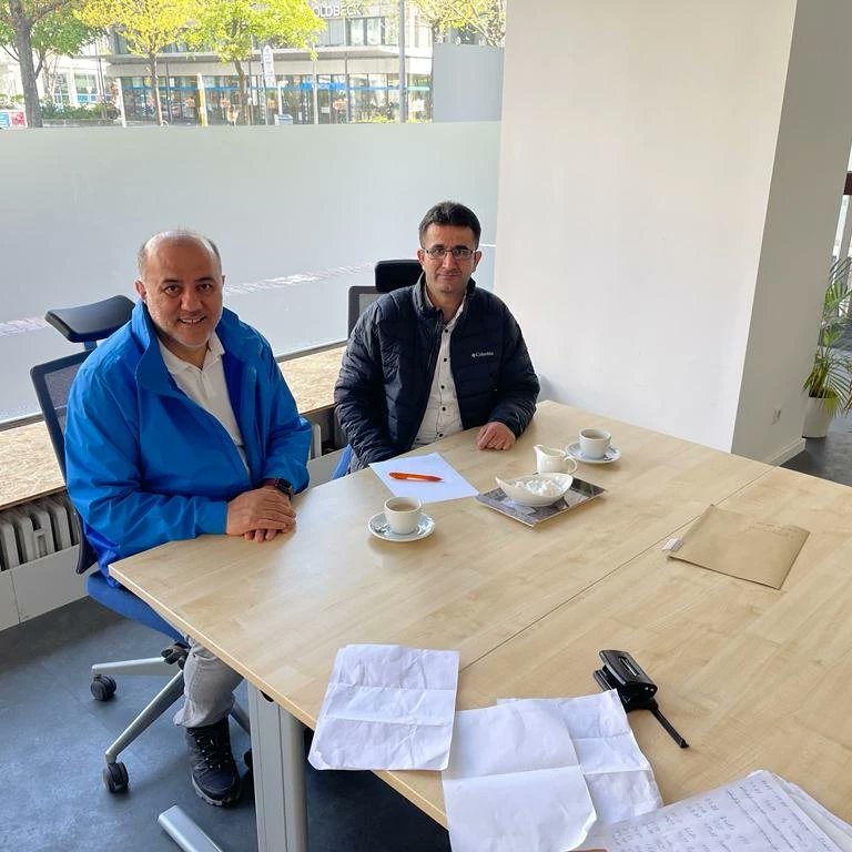 BFMTAL's tweet photo. 2022 Erasmus Mesleki Eğitim Akreditasyonu kapsamında Almanya'daki Online Point GmbH firmasına işbaşı gözlem ziyareti gerçekleşmiştir. Ziyarette cep telefonu, tablet ve bilgisayar tamiratı hakkında bilgiler edinilmiş ve atölye çalışmaları yakından incelenmiştir. @tcmeb @nznsener https://t.co/qxlD2yAYYK